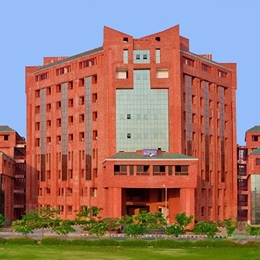 Reviews of Sharda Hospital in Delhi, India